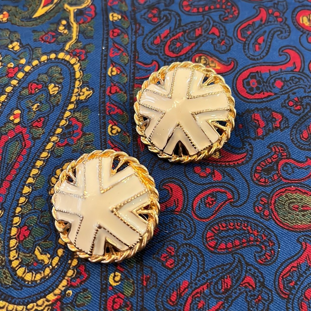Vintage 80’s Carol Dauplaise clip on earrings.